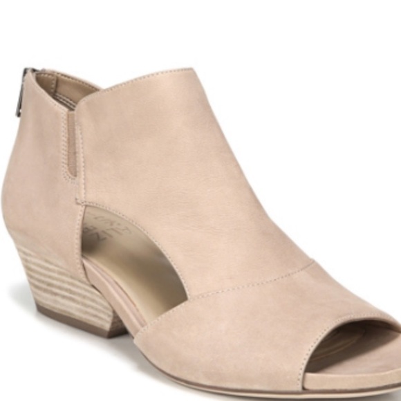 clarks and naturalizer